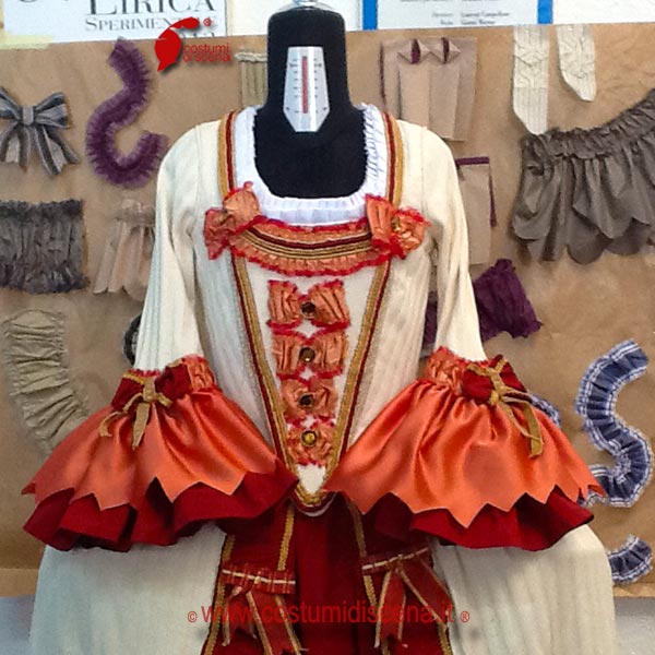 Abito di Elisabetta Farnese - © Costumi di Scena ®